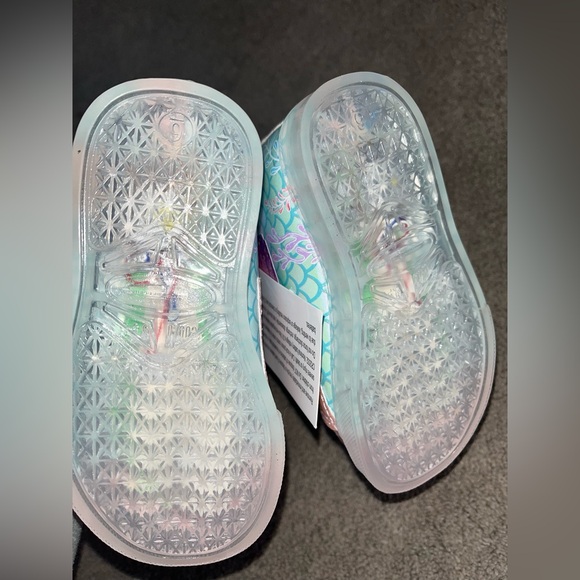 NWT Disney Princess The Little Mermaid Youth size 6 Light-Up High Top Sneakers - Picture 5 of 8